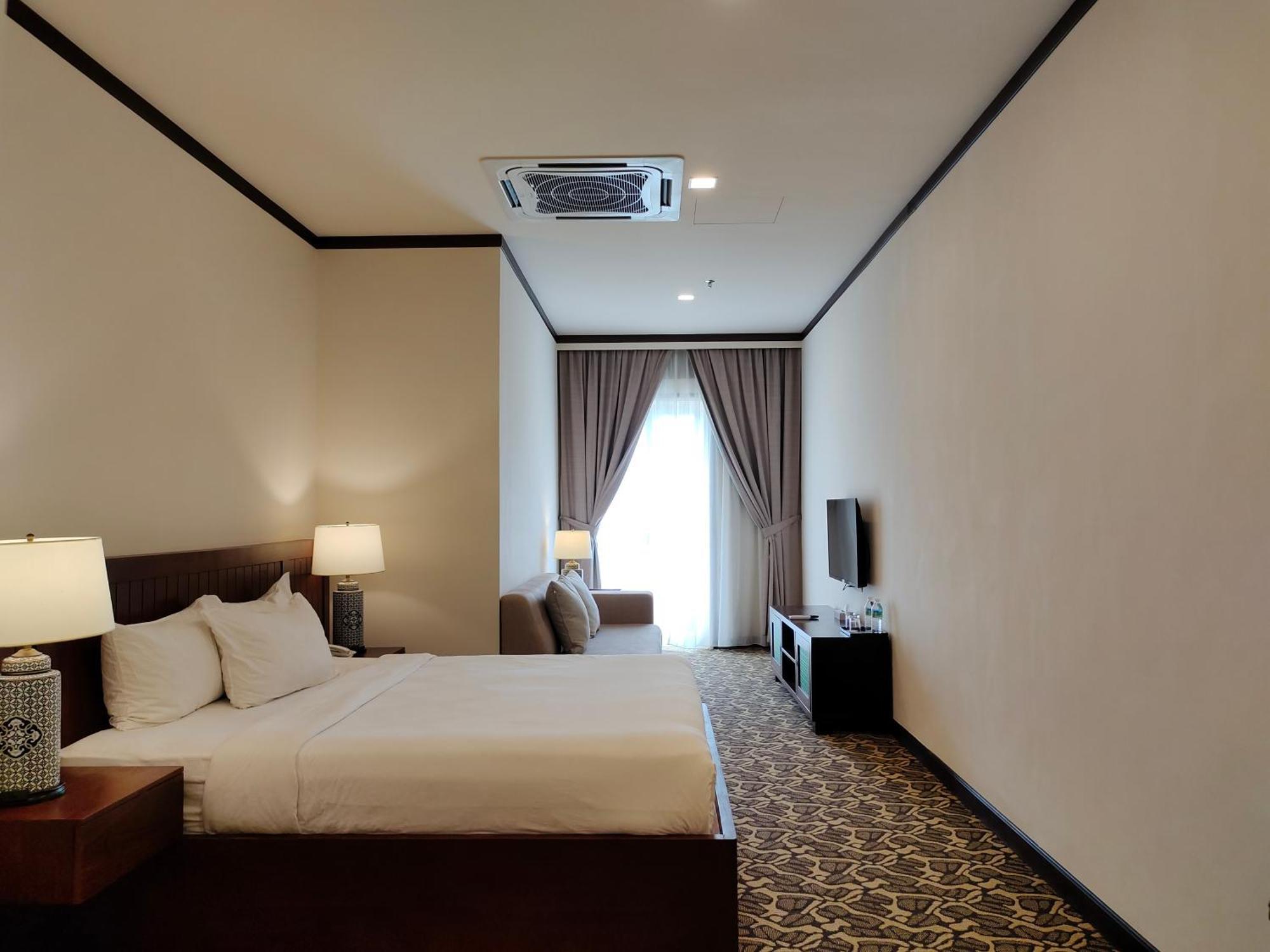 Riviera Hotel
