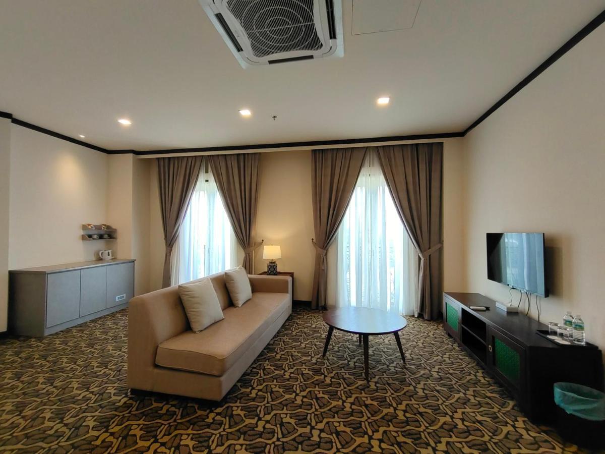 Riviera Hotel 4*
